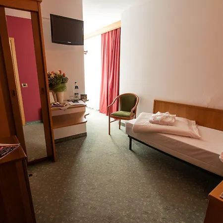 圣坦顿酒店 酒店